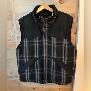 Powder River by Panhandle Slim Plaid Grey & Black Western style vest